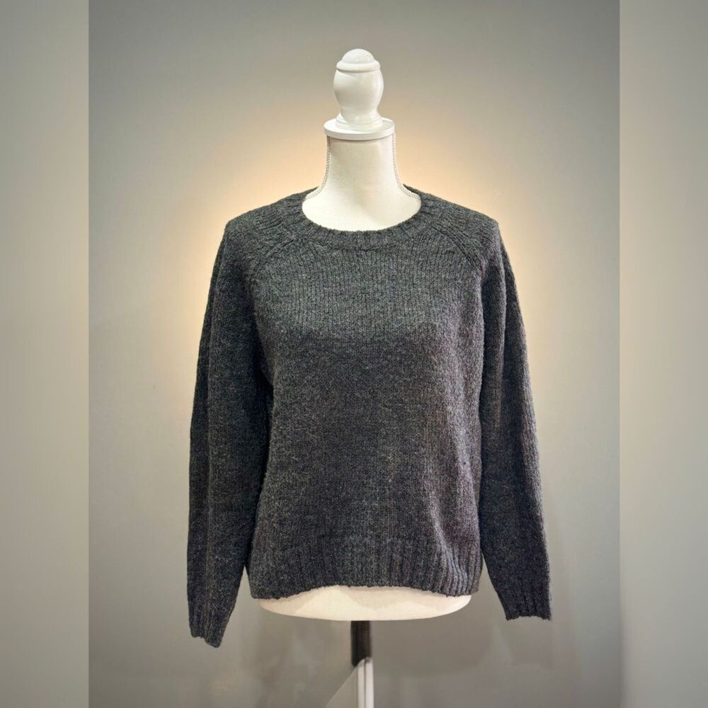 Gray Old Navy Crewneck Sweater Size S EUC